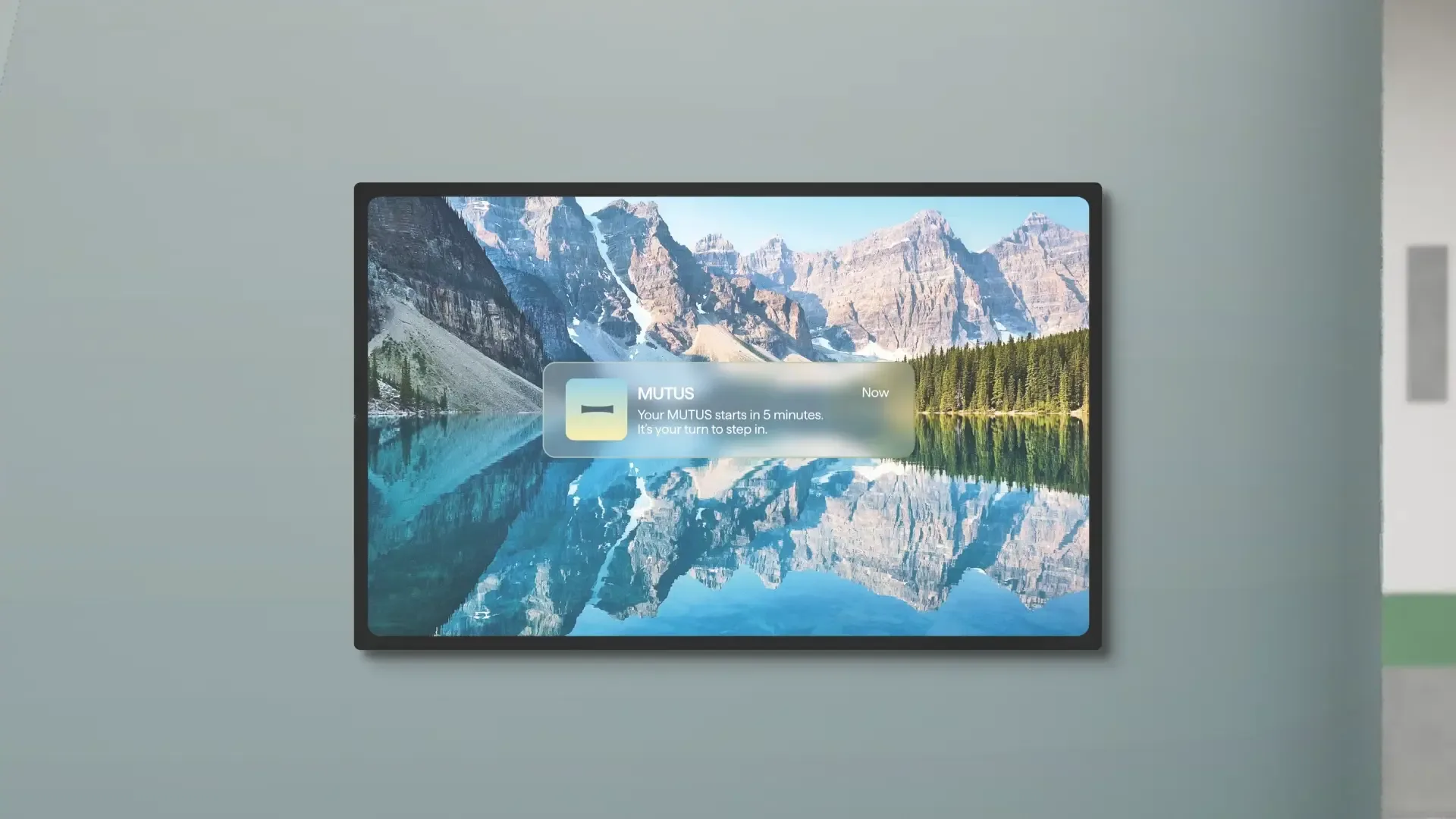 A waiting list pop-up appears regularly, and once the booth is ready, users receive a notification inviting them to enter.